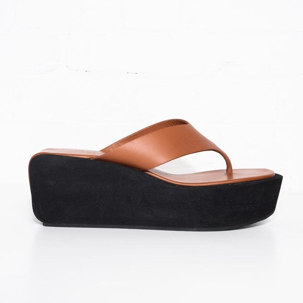 Frame Leather Platform Sandals